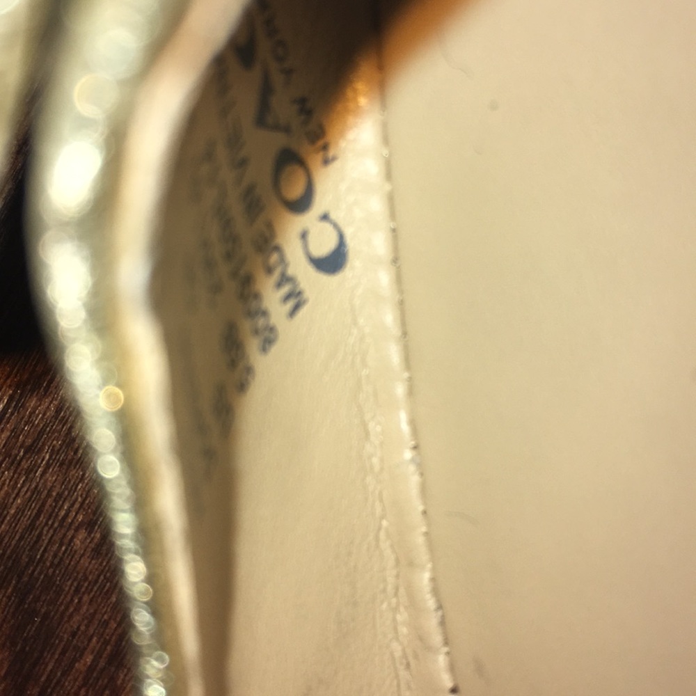 Coach - Picture 4 of 4